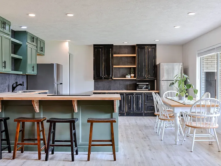3047 S 2000 W — Photo 2