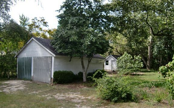2nd image of 202 Rosewood Dr