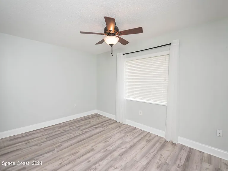 300 Nora Ave — Photo 17