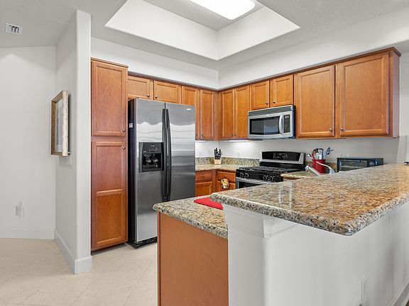 5th image of 20 ORANGE Avenue #306