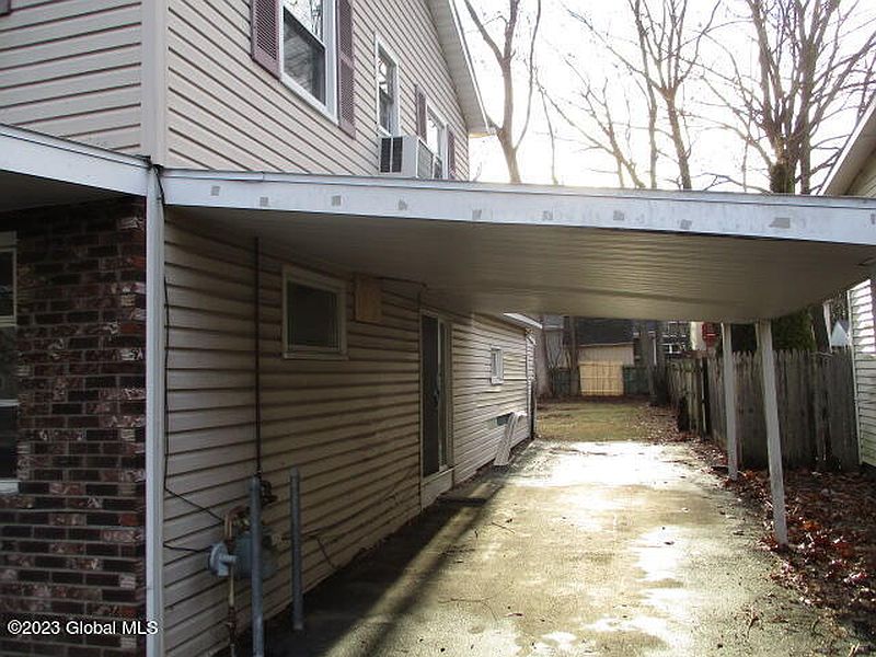 2nd image of 412 Gifford Road