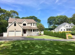 38 Wildflower Dr, Kings Park, NY 11754