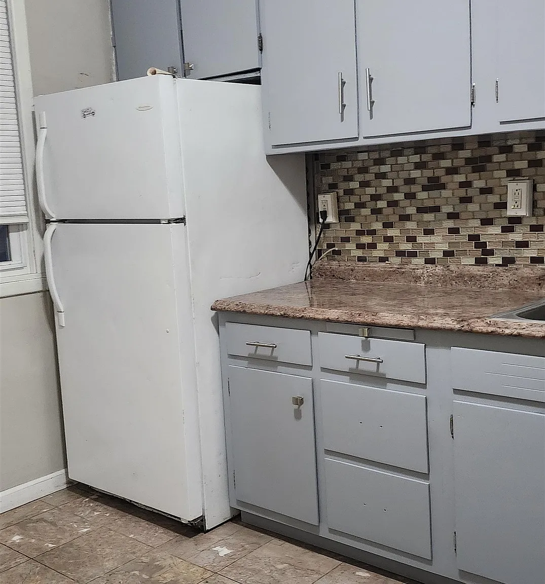 3 bed, 1.0 bath, 950 sqft, $2,200 — Photo 4