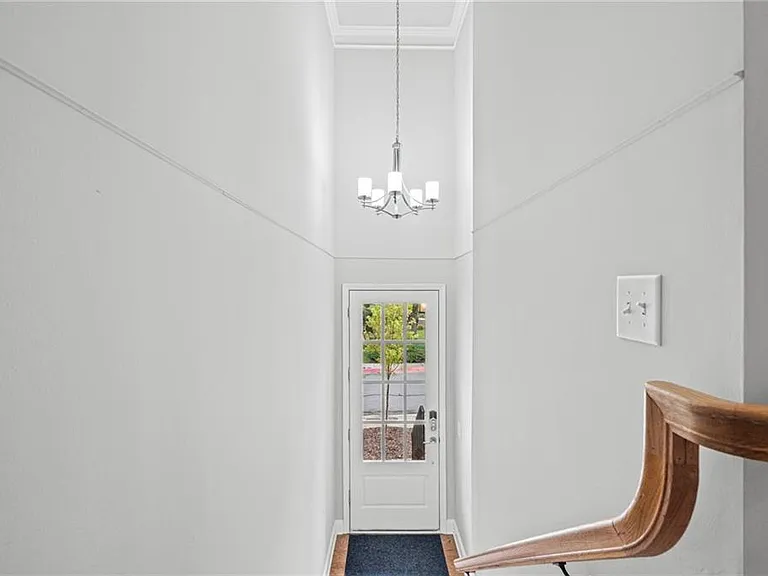 335 Rose Garden Ln — Photo 3