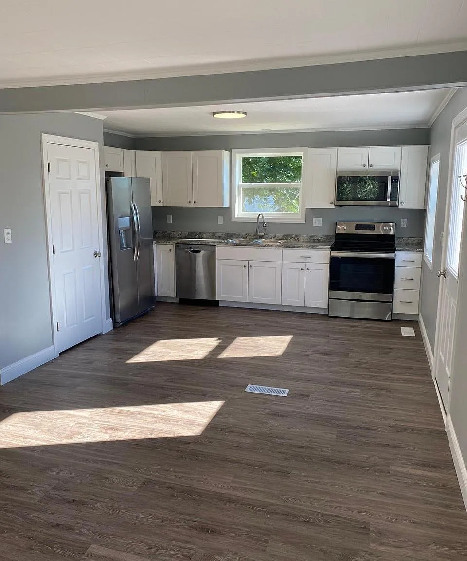 3 bed, 1200 sqft, $2,000 — Photo 3