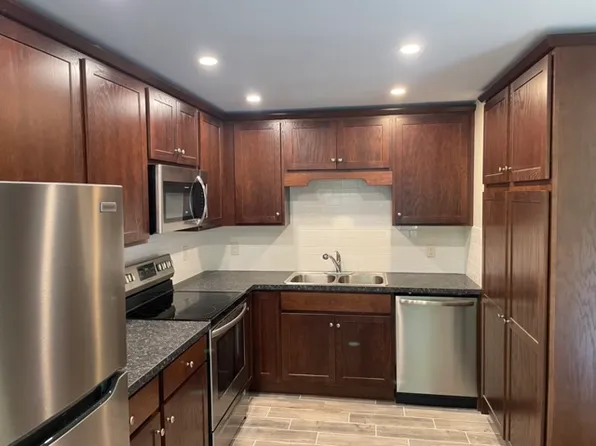 100 Stone Barn Dr #409, Kennett Square, PA 19348