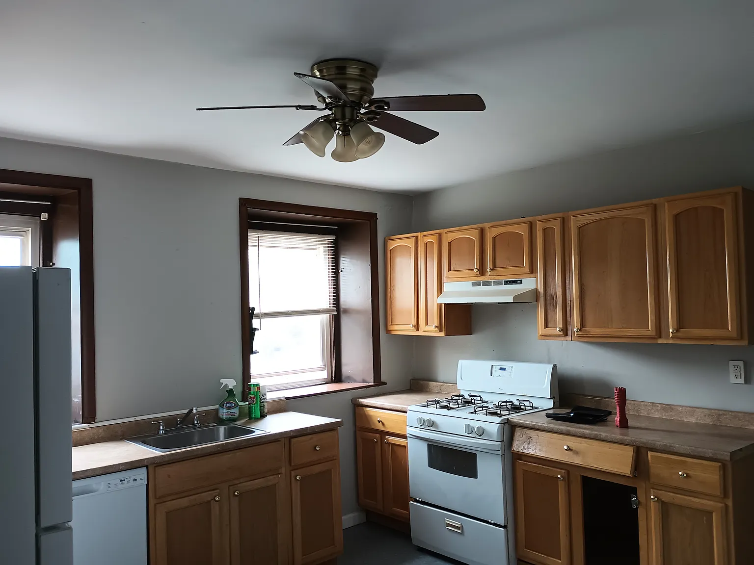4 bed, 1281 sqft, $2,450 — Photo 4