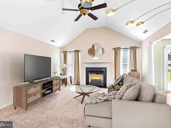 4th image of 73 Sika Dr