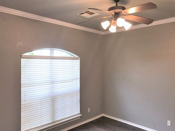 5th image of 2628 Silvertree Dr