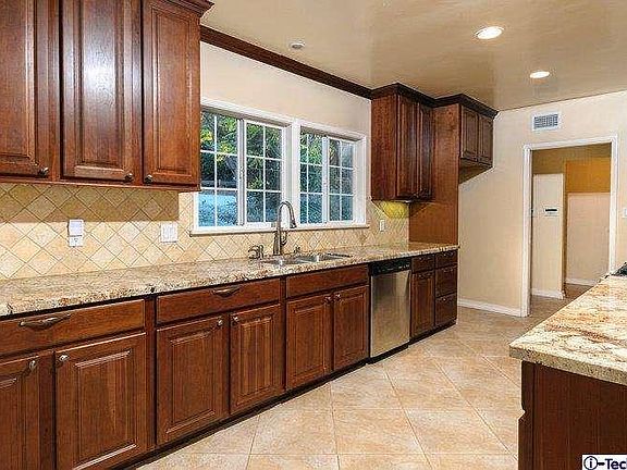 5th image of 563 Highland Dr