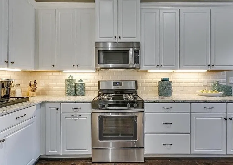 580 Hampshire Dr — Photo 8