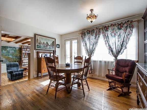 4th image of 2060 E Evergreen Ave