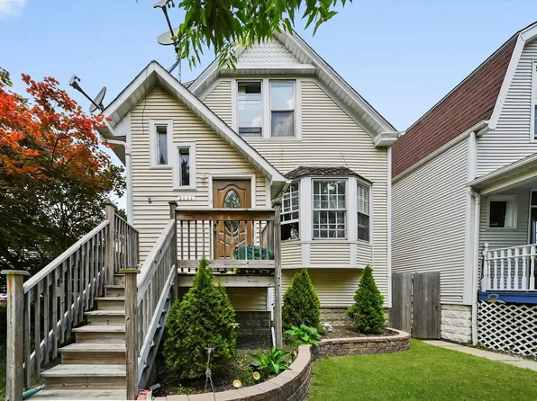 5044 W Roscoe St, Chicago, IL 60641