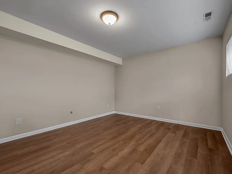 833 Malabu Dr — Photo 25