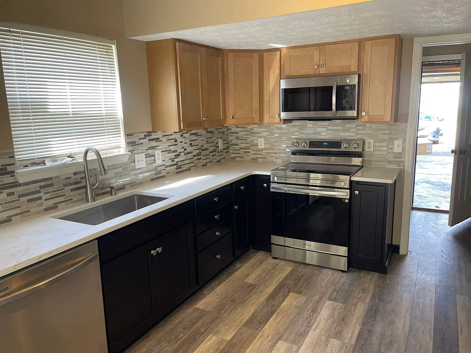 3233 Hopkins Ct — Photo 3