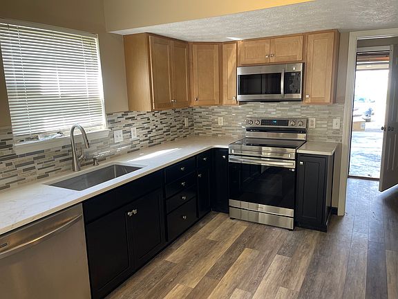 3rd image of 3233 Hopkins Ct