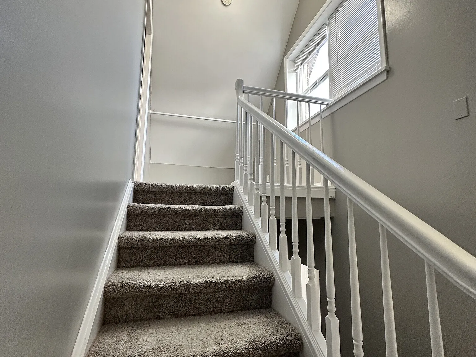 3 bed, $2,120 — Photo 4