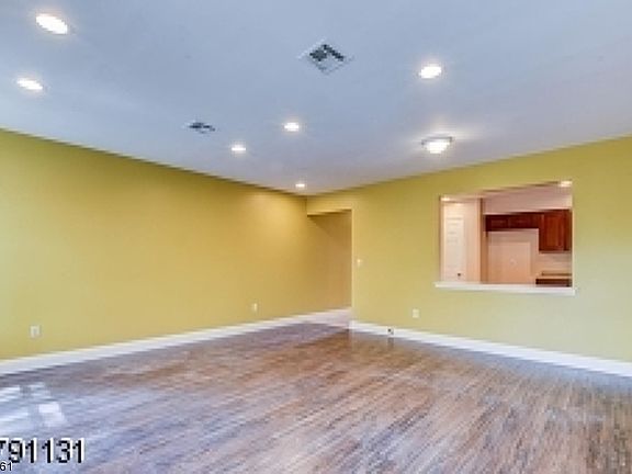 5th image of 1097 Oakcroft Ln