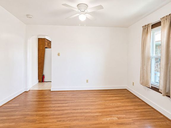 5th image of 1006 Poe St