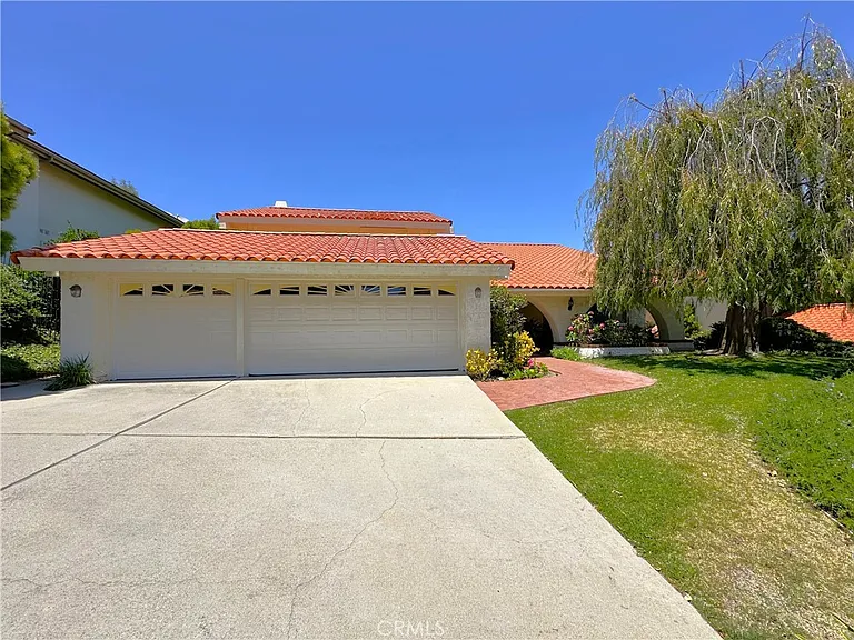 26543 Academy Dr — Photo 2