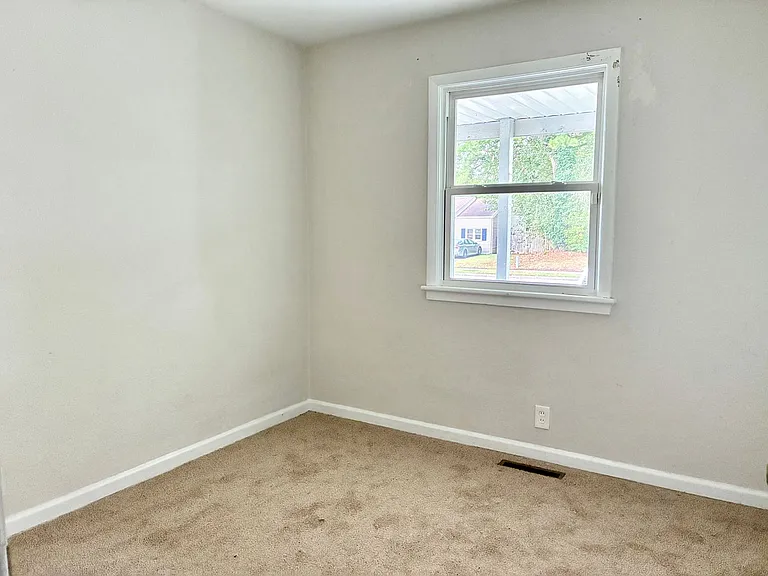 1906 Elmhurst Ln — Photo 7