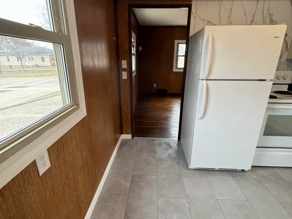 1064 S Grove Ave, Owatonna, MN 55060