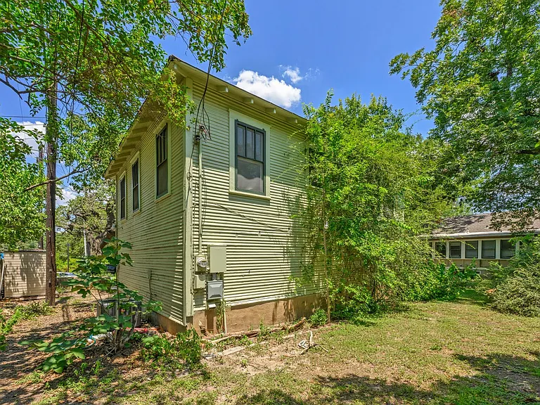 107 E Gibson St — Photo 22