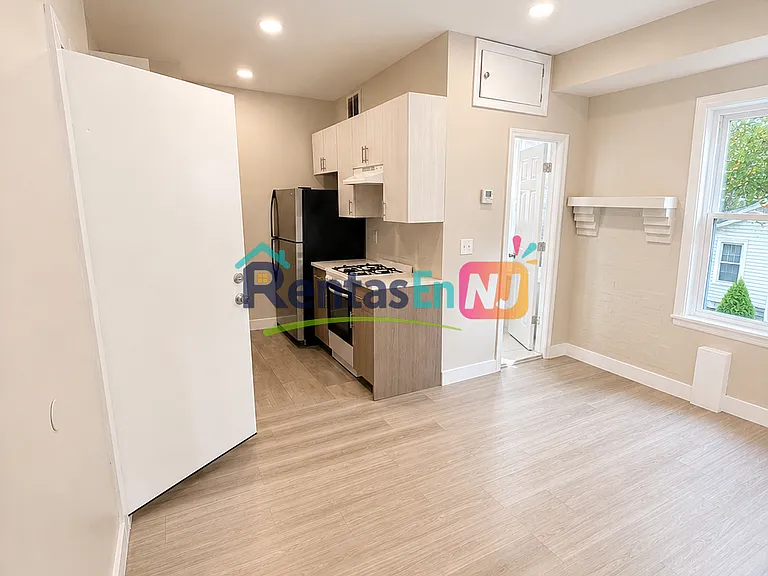 88 Pulaski St #14B — Photo 5