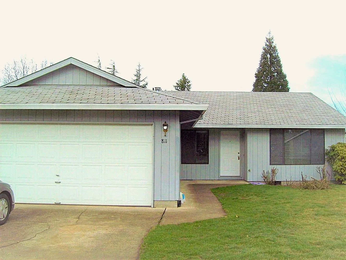 811 NE Thomas Ct photo 1