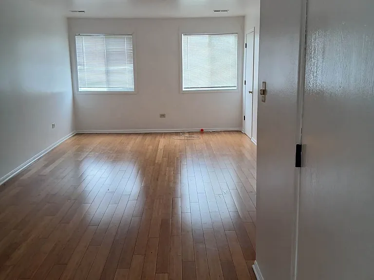 15641 Greenwood Rd #2E — Photo 2