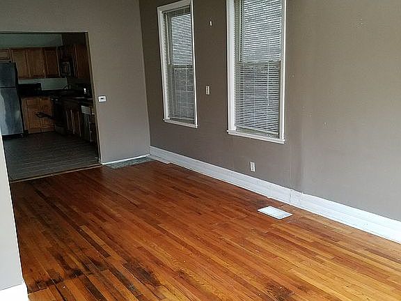2nd image of 1525 N Artesian Ave