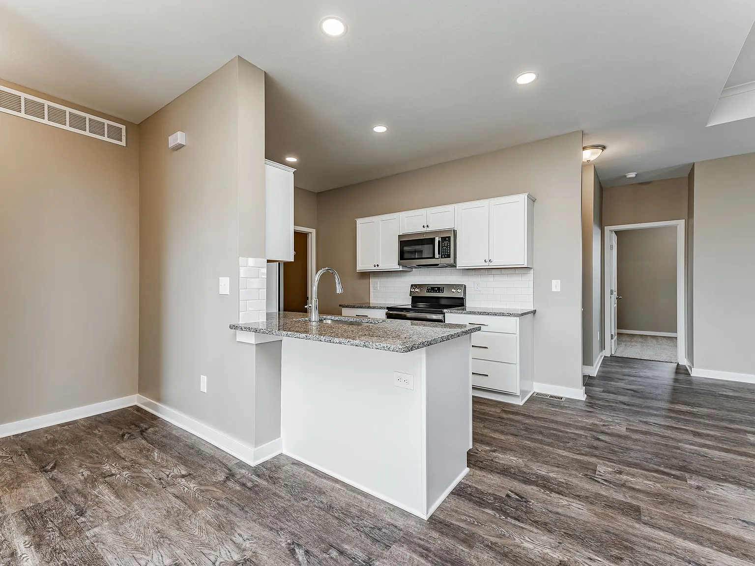 3 bed, 1450 sqft, $1,900 — Photo 4