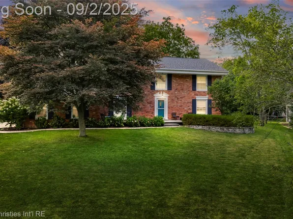 30665 Pebblestone Ct, Beverly Hills, MI 48025