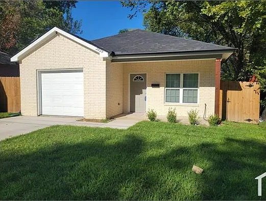 3930 Roberts Ave — Photo 3
