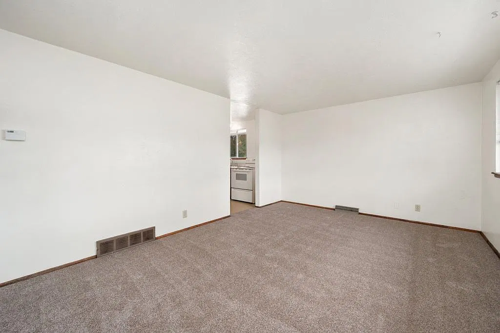 835 Franklin Ave — Photo 3