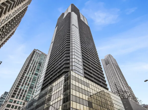 10 E Ontario St APT 3808, Chicago, IL 60611