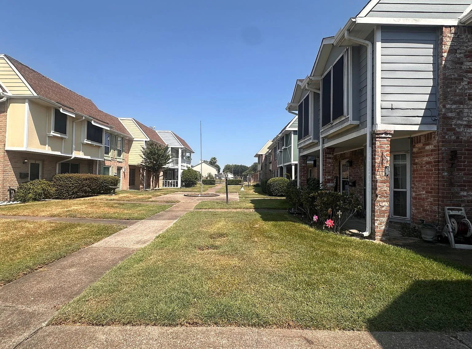 2 bed, 2.5 bath, 1240 sqft, $1,400 — Photo 3
