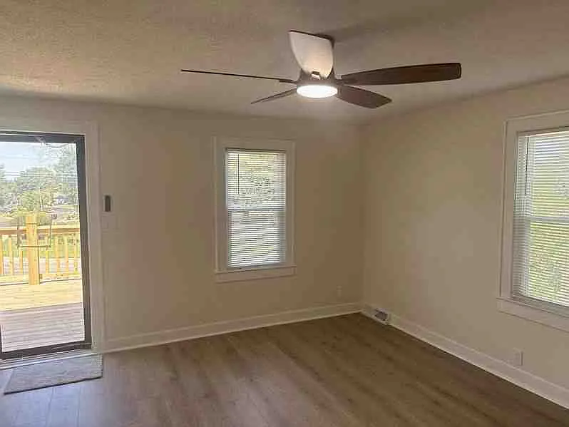 3 bed, 783 sqft, $2,195 — Photo 4