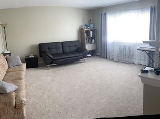 9587 Maple Dr #1S, Des Plaines, IL 60018