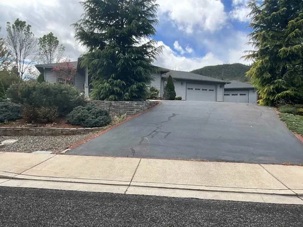 725 Meadowlark Ln, Yreka, CA 96097