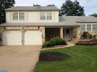 4 Wembley Dr, Mount Laurel, NJ 08054
