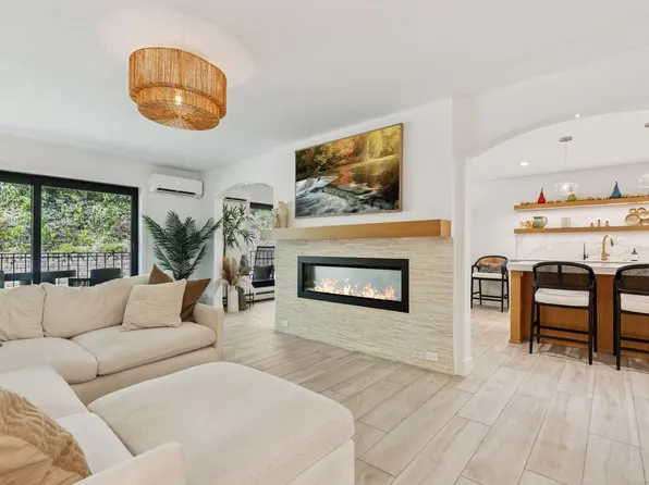 215 Barry Ave S APT 116, Wayzata, MN 55391