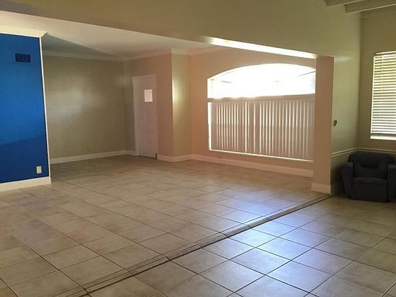3rd image of 7511 Edgewater Cir