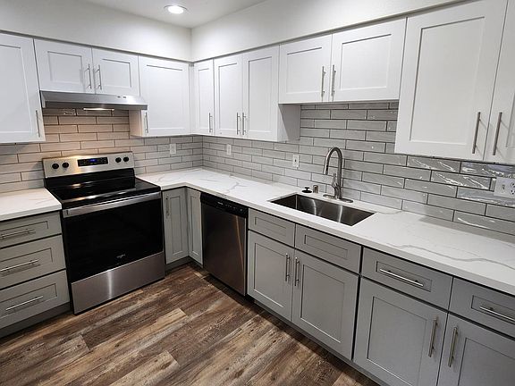 4th image of 75 NW Dogwood St #8433f80a0