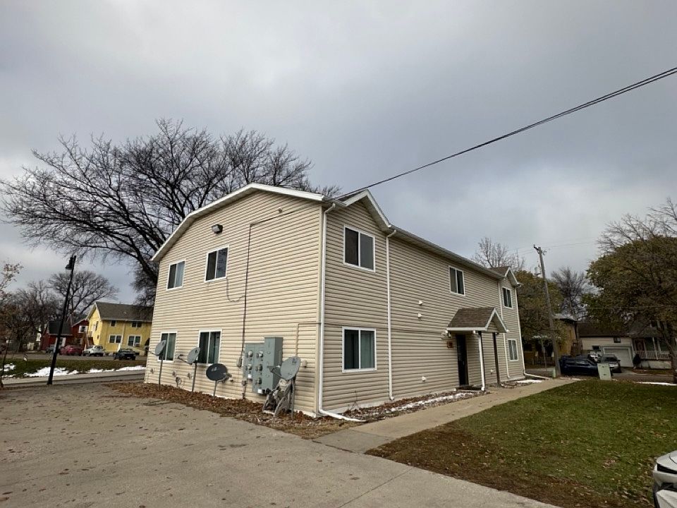 1st image of 124 6th Ave N APT 1