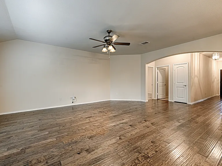 2805 Leslie Ln — Photo 9