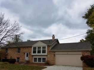 615 Woodpark Ct, Andalusia, IL 61232