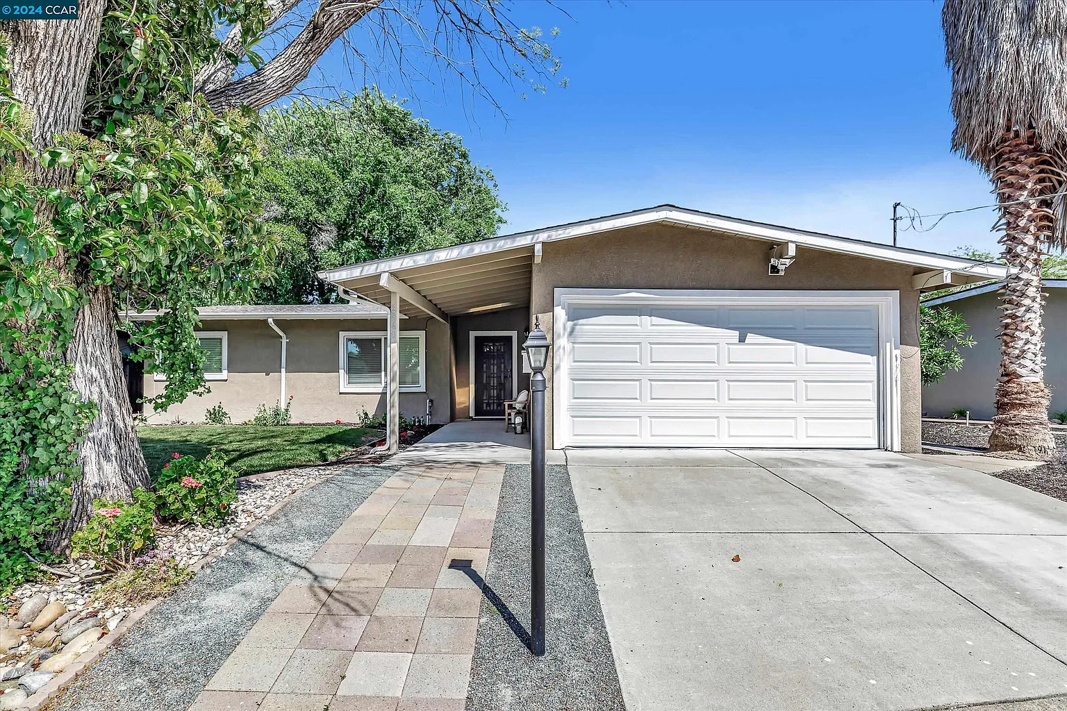 2860 Richard Ave photo 1