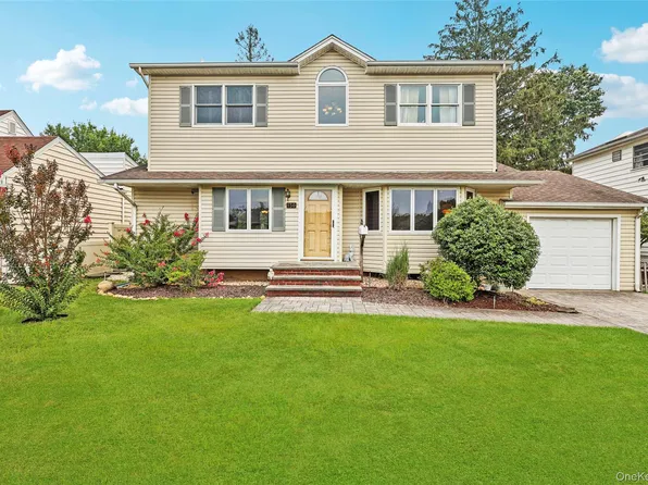 150 Dartmouth Drive, Hicksville, NY 11801