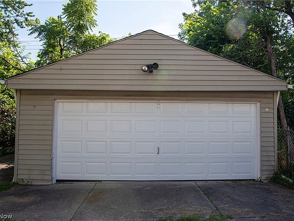 5th image of 3425 E 146th St